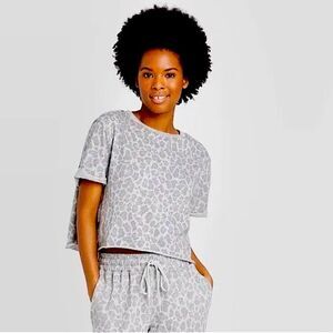 NWT Colsie Grey Leopard Print Lounge Cropped Short Sleeve Tee Size Medium